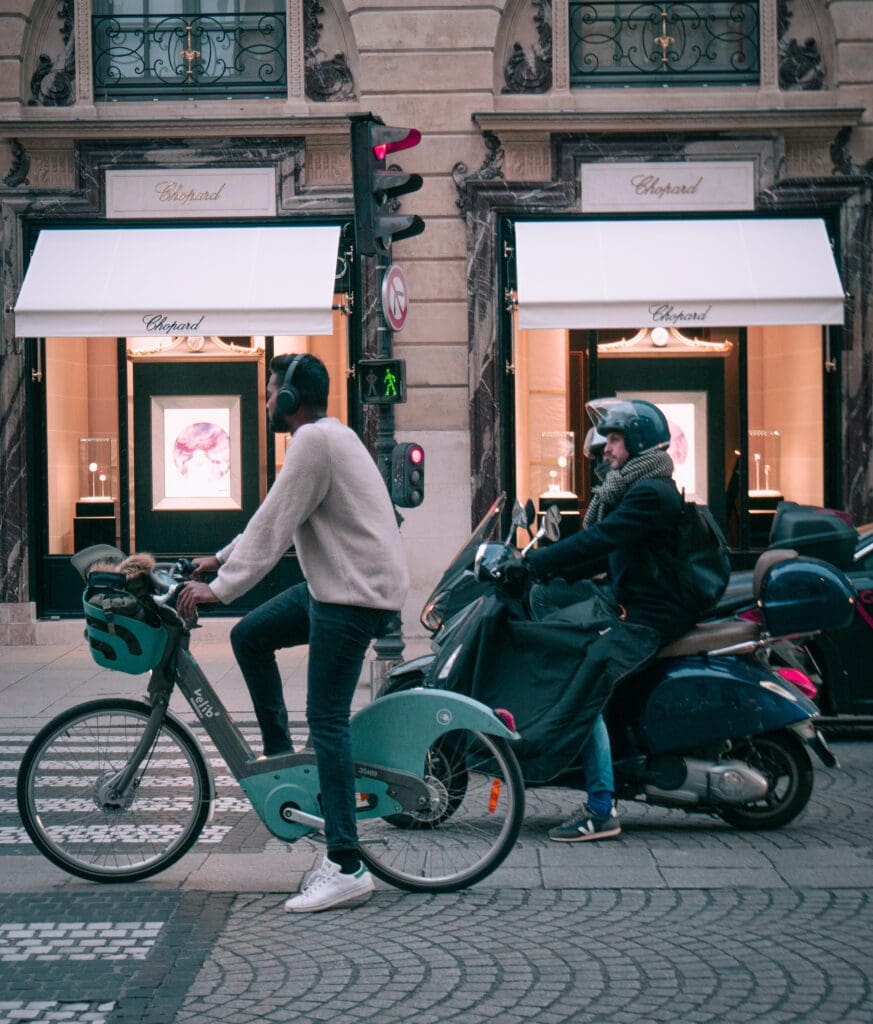 Consejos de seguridad para ciclistas y motociclistas