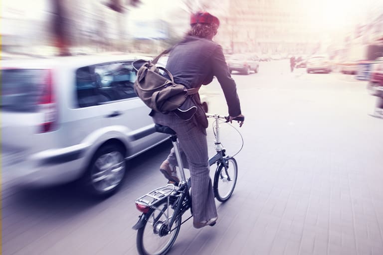 Factores Contribuyentes de los accidentes de scooters y bicicletas eléctricas dentro del campus