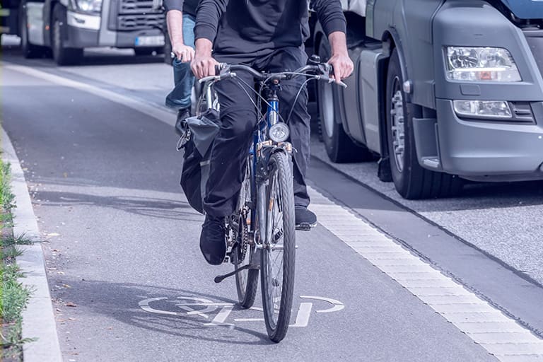 Noticiario Semanal: Ley de seguridad vial para ciclistas en las rutas